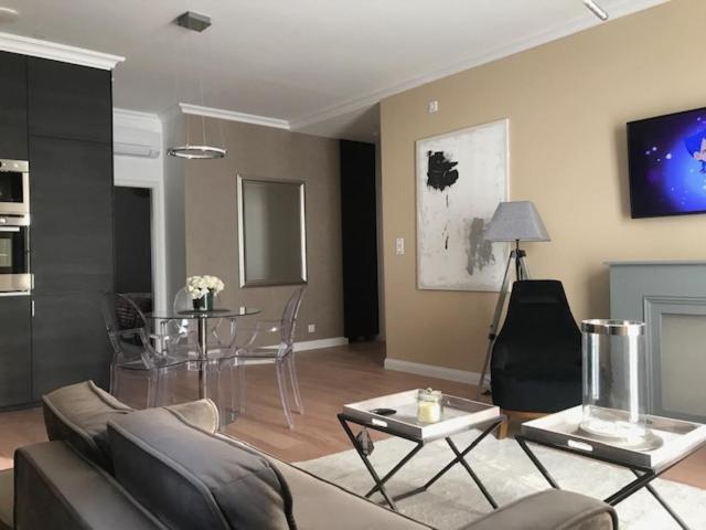 Lazare Maison De Maitre , Appartements De Standing Avec Parking Privatif A Seulement 7 Minutes A Pied Du Centre Historique De ベジエ エクステリア 写真