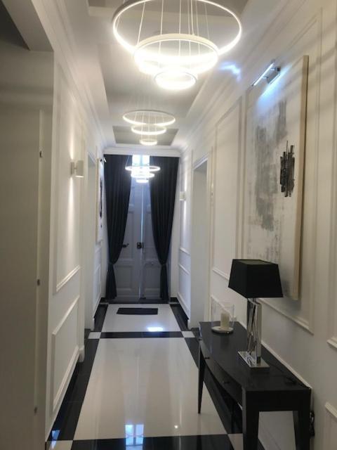 Lazare Maison De Maitre , Appartements De Standing Avec Parking Privatif A Seulement 7 Minutes A Pied Du Centre Historique De ベジエ エクステリア 写真